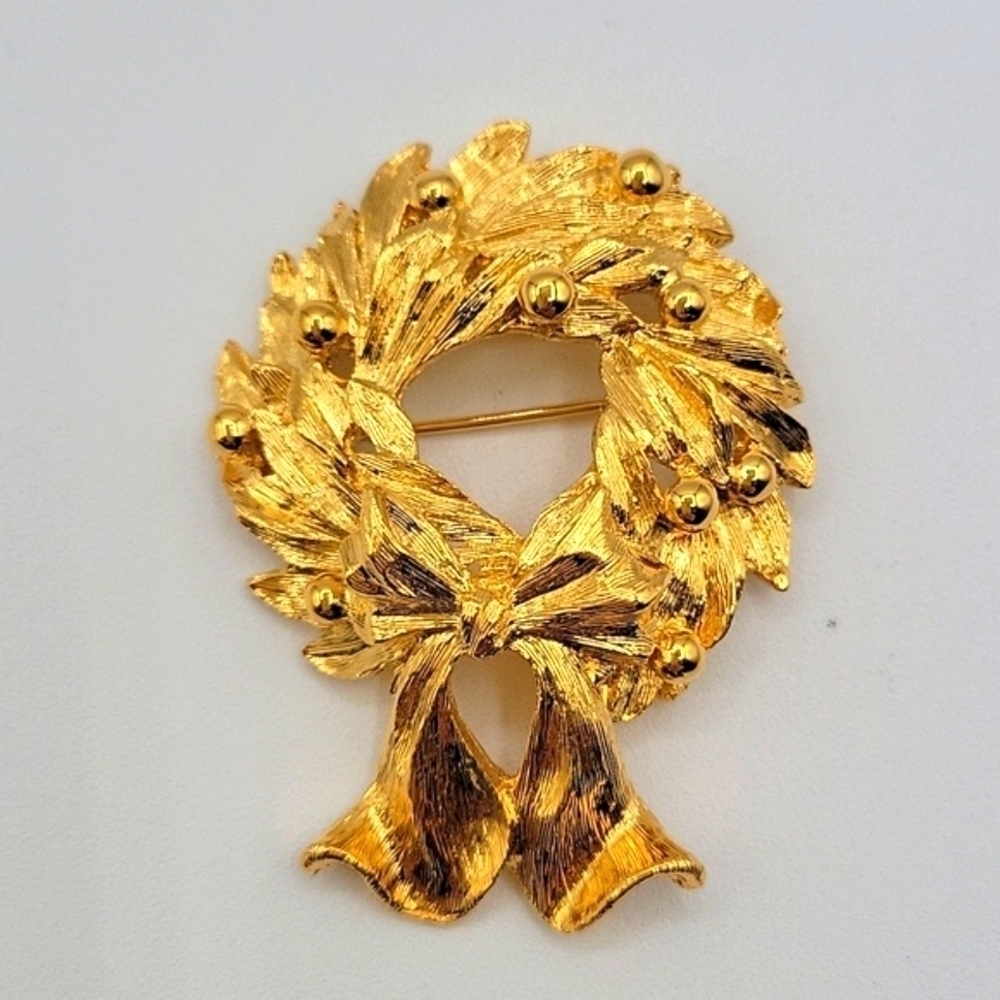 NAPIER Vintage Wreath Brooch with Bow Gold Tone